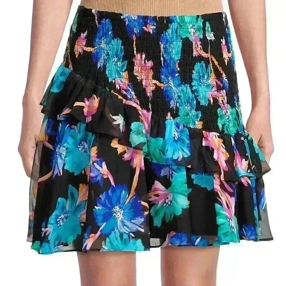 NWT Milly
Ginny Floating Cosmos Print Miniskirt Sz 2 can fit up to Sz 6 - Picture 9 of 11